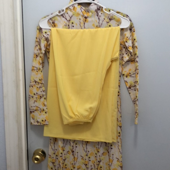 Vietnamese ao dài - Picture 3 of 3